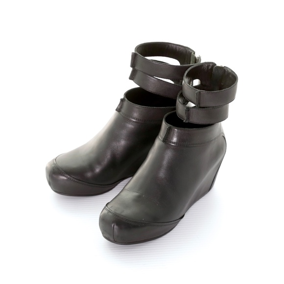 Camilla Skovgaard Black Leather Wedge Cage Platform Ankle Boots 7.5M Rare Mod - Picture 2 of 8